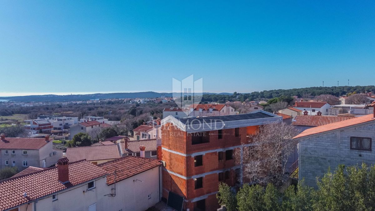 Medulin, okolica, stanovanje v pritličju z vrtom in balkonom