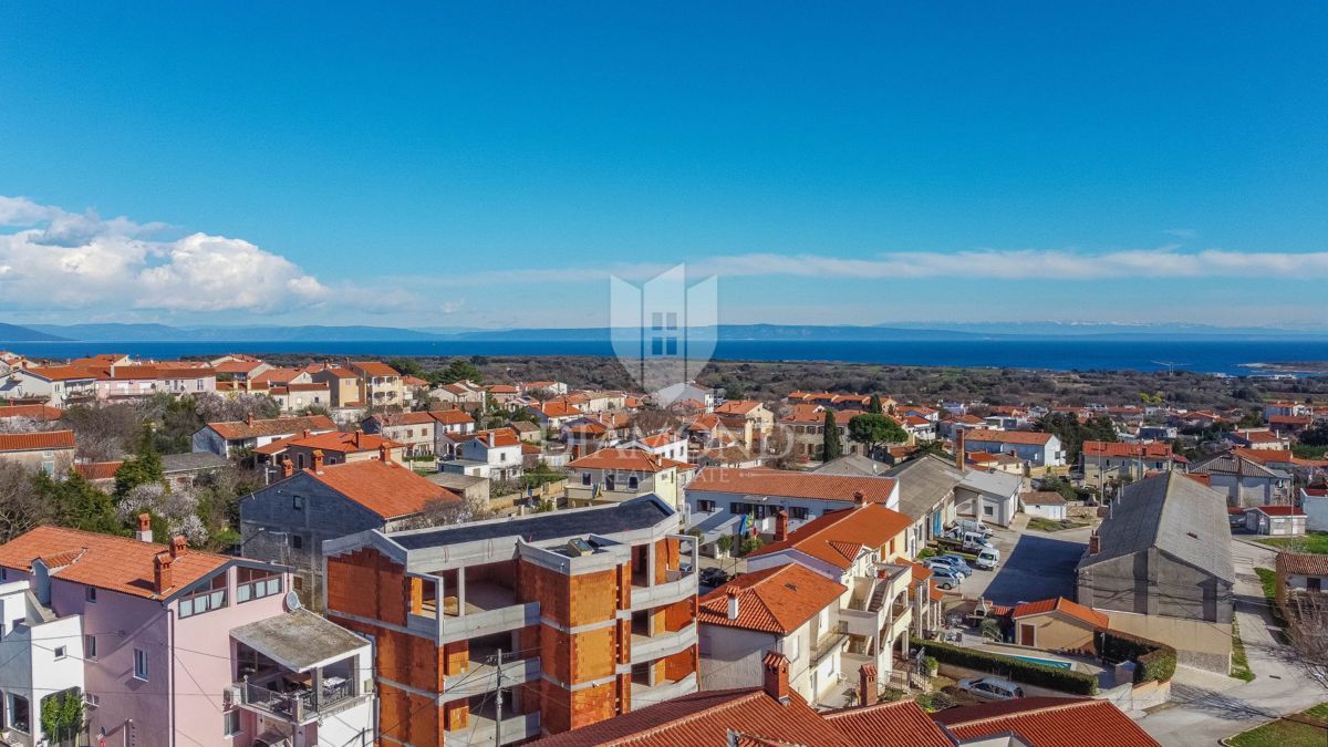 Medulin, okolica, stanovanje v pritličju z vrtom in balkonom