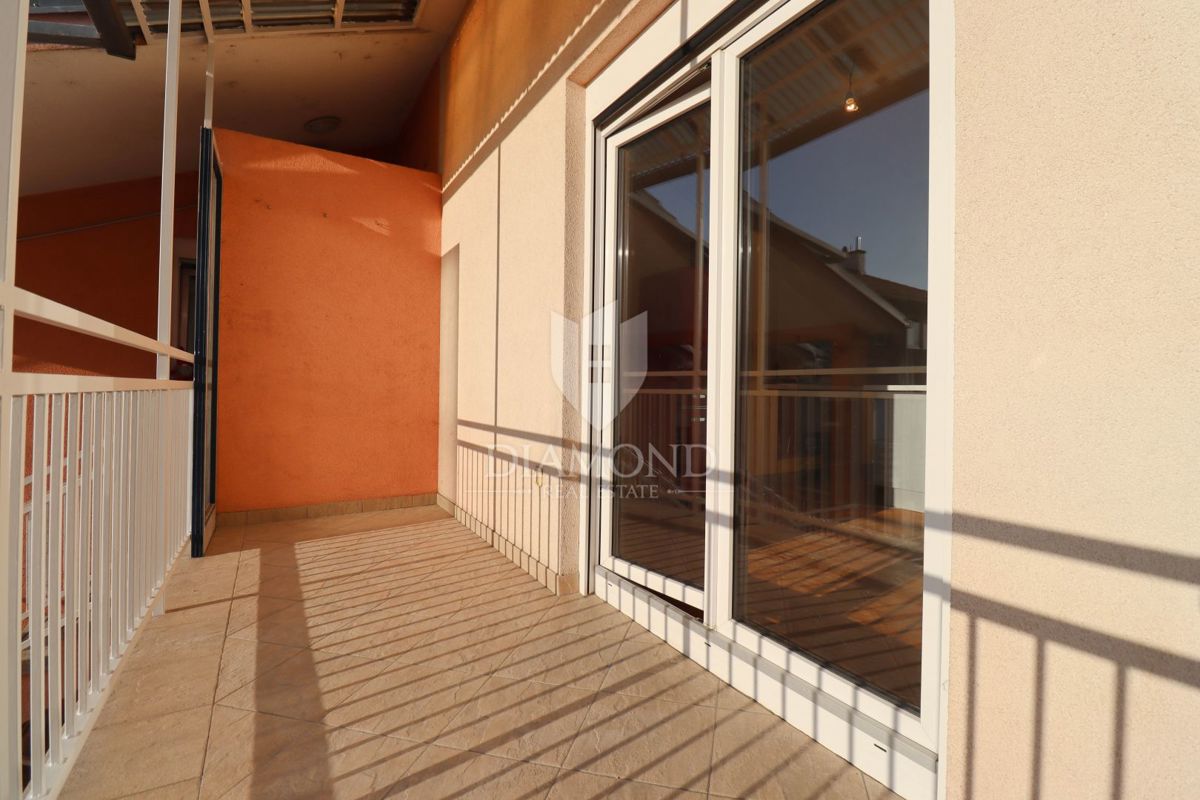 Zagreb, Trešnjevka! Trisobno stanovanje z balkonom!