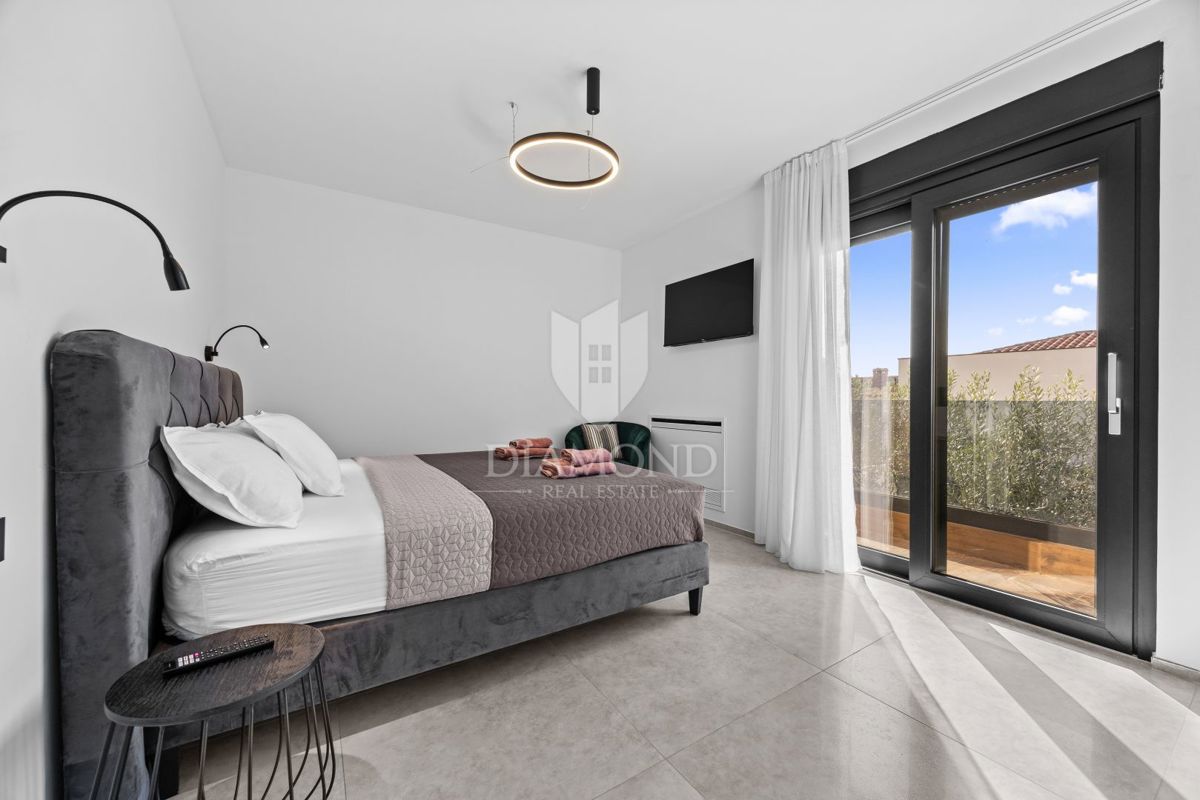 Fažana - luksuzna vila z notranjim bazenom, 300 m od morja!