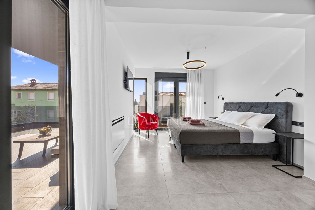 Fažana - luksuzna vila z notranjim bazenom, 300 m od morja!