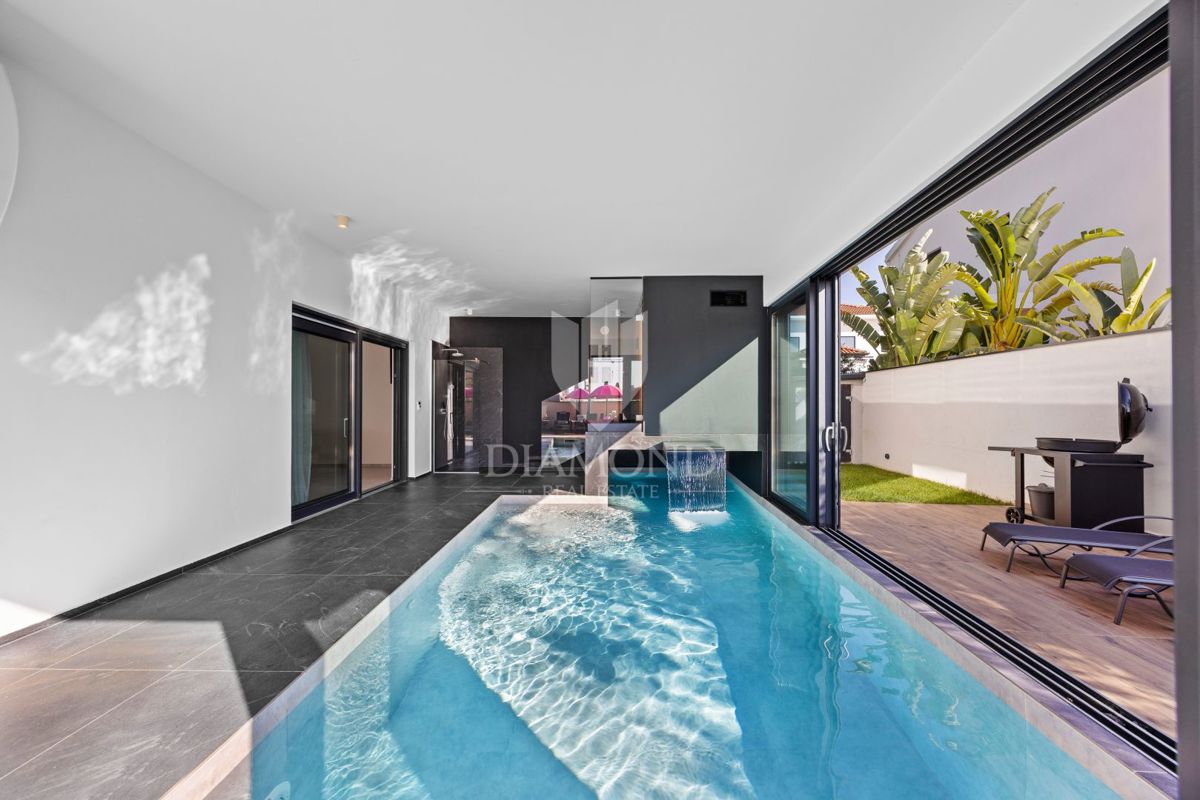 Fažana - luksuzna vila z notranjim bazenom, 300 m od morja!