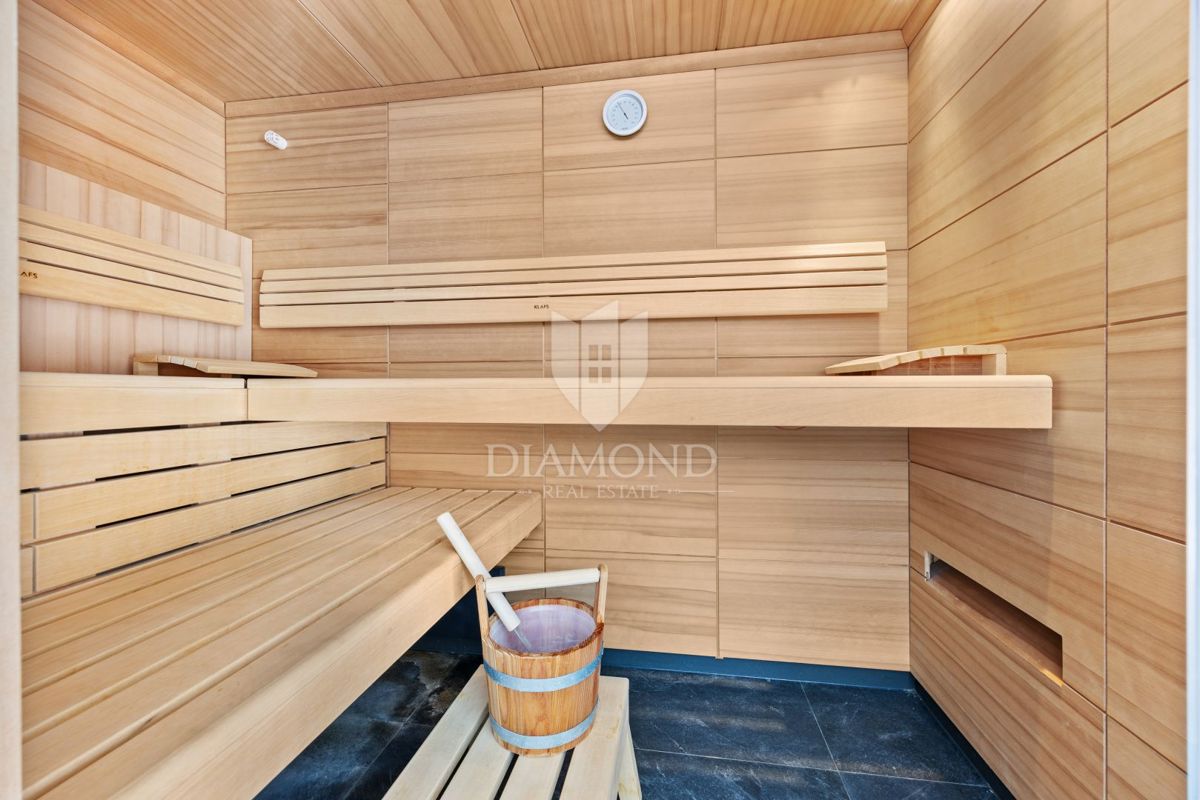 Fažana - luksuzna vila z notranjim bazenom, 300 m od morja!