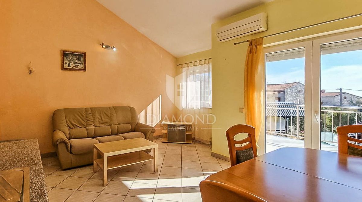 PRILOŽNOST! Umag, okolica. Stanovanje z dvema terasama + garsonjera