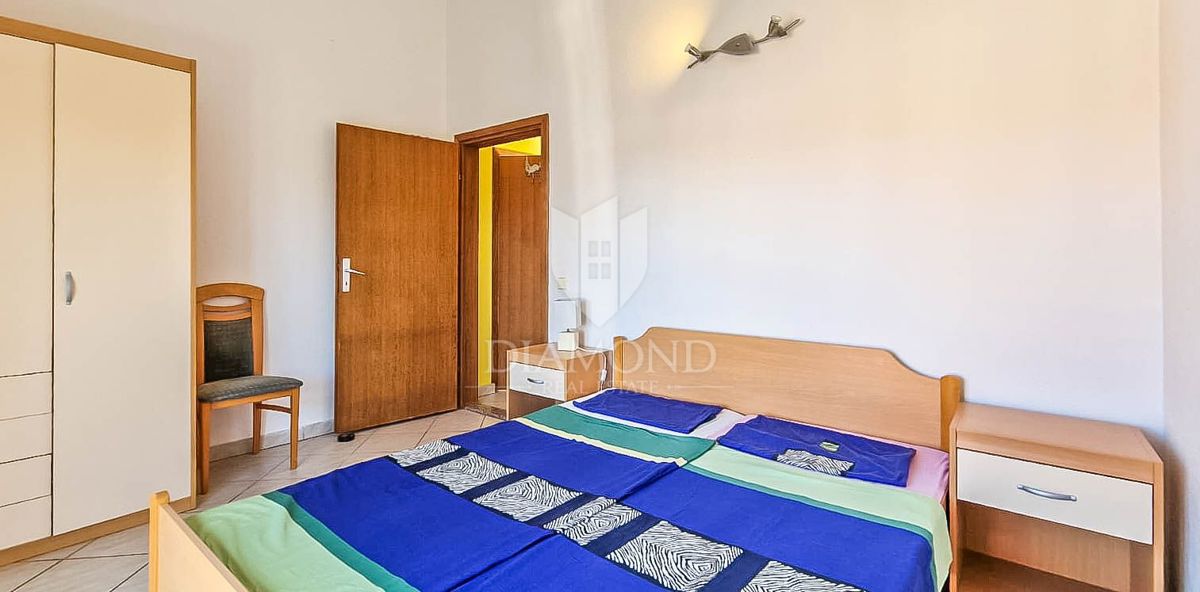 PRILOŽNOST! Umag, okolica. Stanovanje z dvema terasama + garsonjera