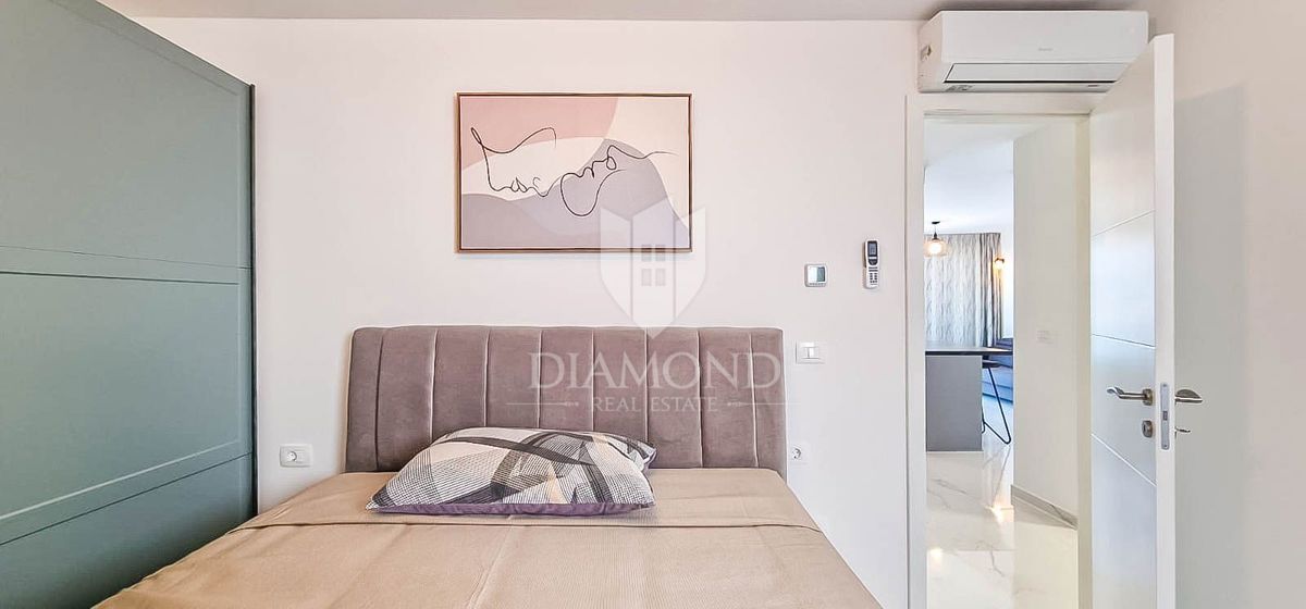 Novigrad, moderno stanovanje z dvigalom in pogledom na morje!