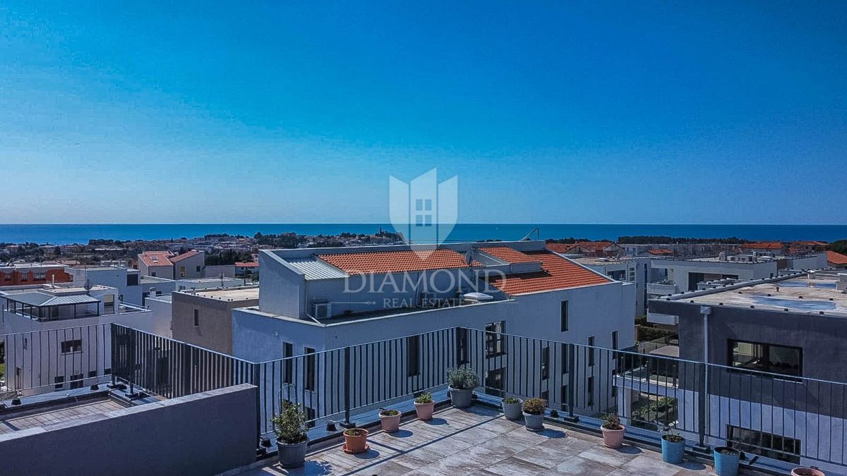 Novigrad, moderno stanovanje z dvigalom in pogledom na morje!