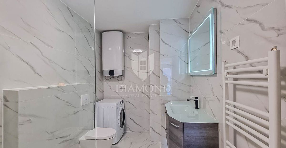 Novigrad, moderno stanovanje z dvigalom in pogledom na morje!