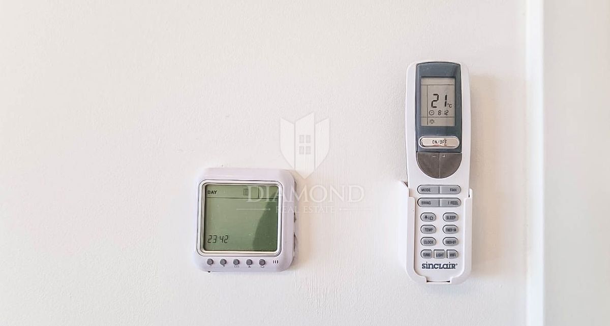 Novigrad, moderno stanovanje z dvigalom in pogledom na morje!