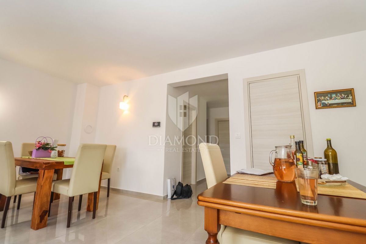 Šišan, kakovostna hiša s tremi apartmaji