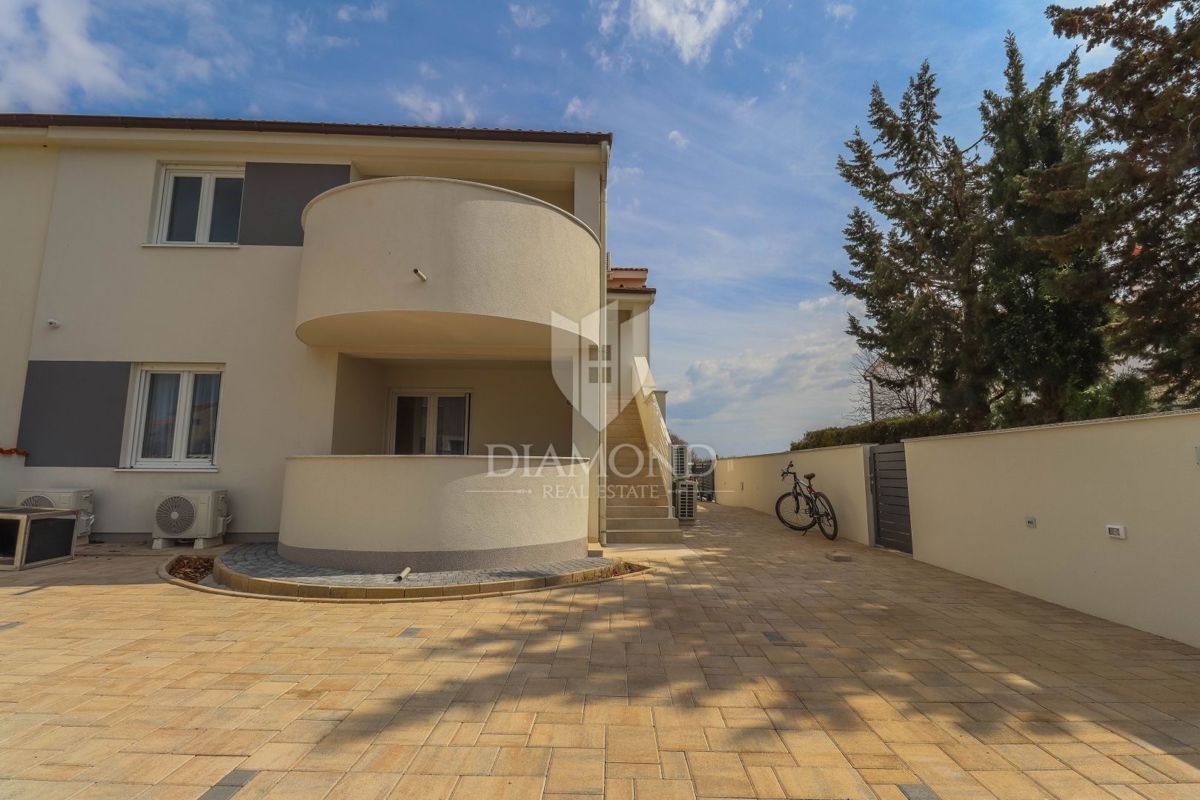 Šišan, kakovostna hiša s tremi apartmaji