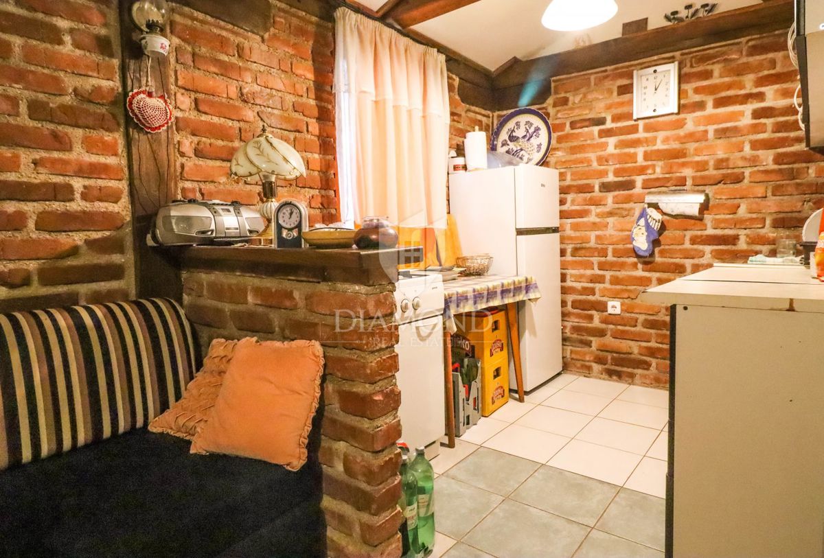 Vikend hiša blizu morja v Istri – mir, zasebnost in vrt