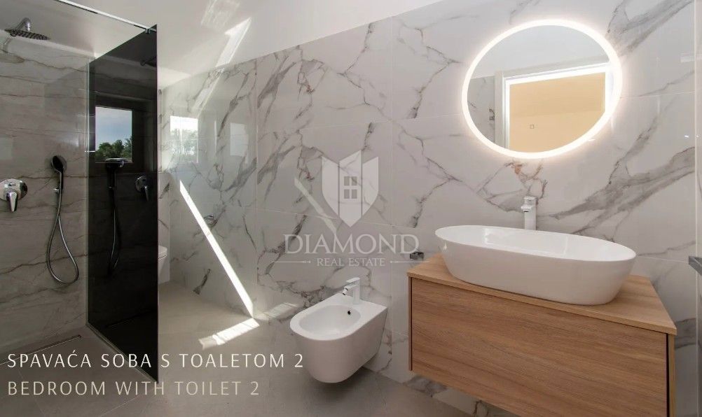 Redkost na trgu: luksuzna vila z zasebnim wellnessom in bazenom v bližini Vrsarja – na ključ