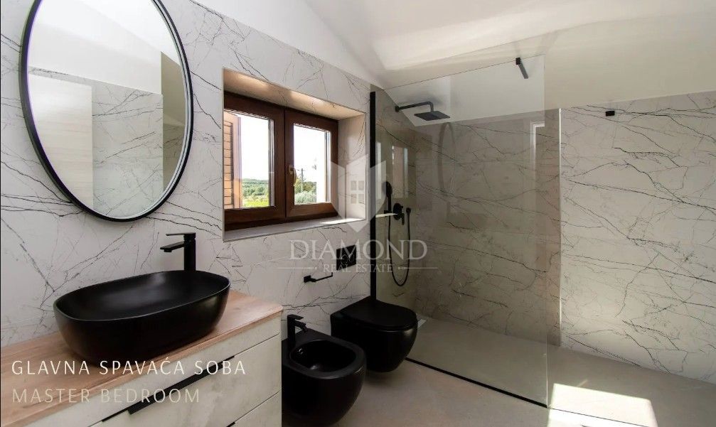 Redkost na trgu: luksuzna vila z zasebnim wellnessom in bazenom v bližini Vrsarja – na ključ