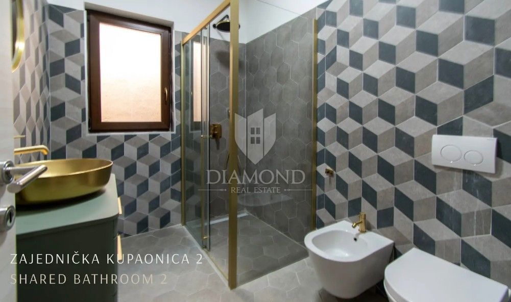 Redkost na trgu: luksuzna vila z zasebnim wellnessom in bazenom v bližini Vrsarja – na ključ