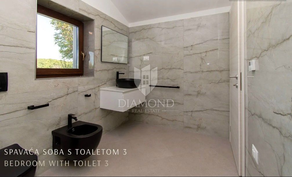 Redkost na trgu: luksuzna vila z zasebnim wellnessom in bazenom v bližini Vrsarja – na ključ