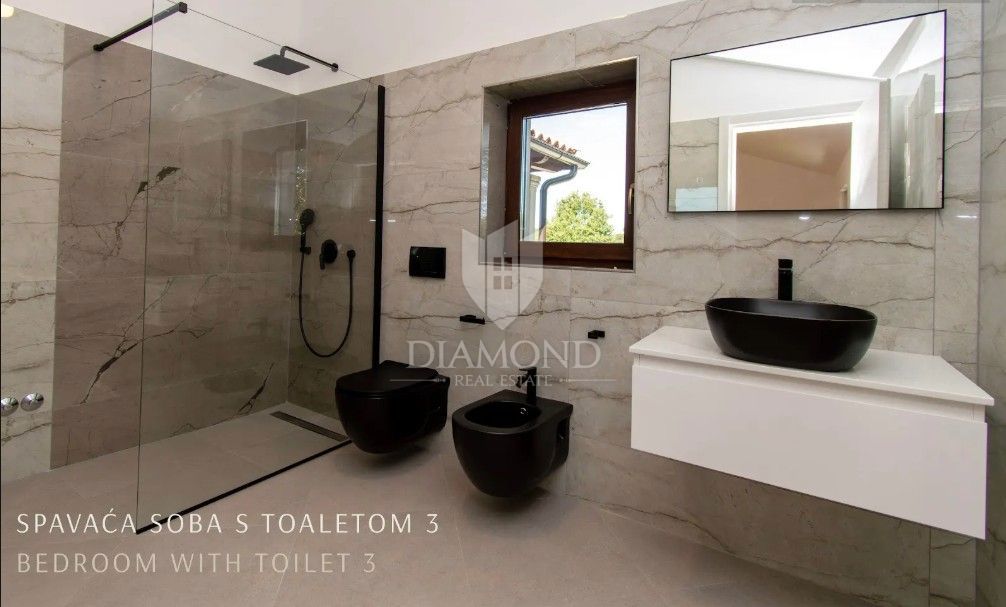 Redkost na trgu: luksuzna vila z zasebnim wellnessom in bazenom v bližini Vrsarja – na ključ