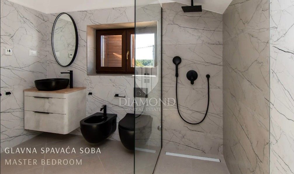 Redkost na trgu: luksuzna vila z zasebnim wellnessom in bazenom v bližini Vrsarja – na ključ