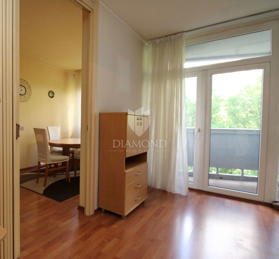 Rijeka, Belveder - trisobno stanovanje v 4. nadstropju