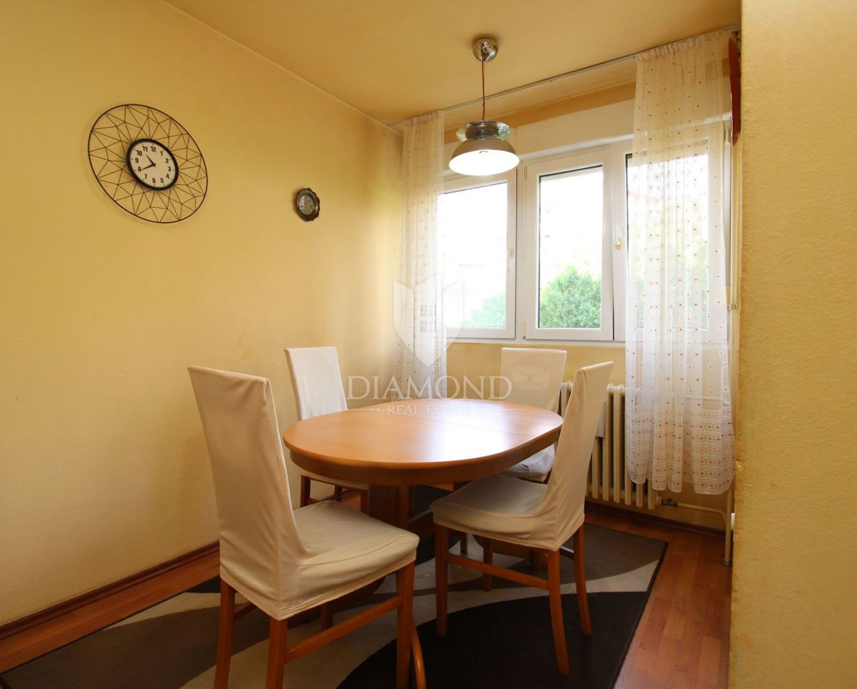 Rijeka, Belveder - trisobno stanovanje v 4. nadstropju