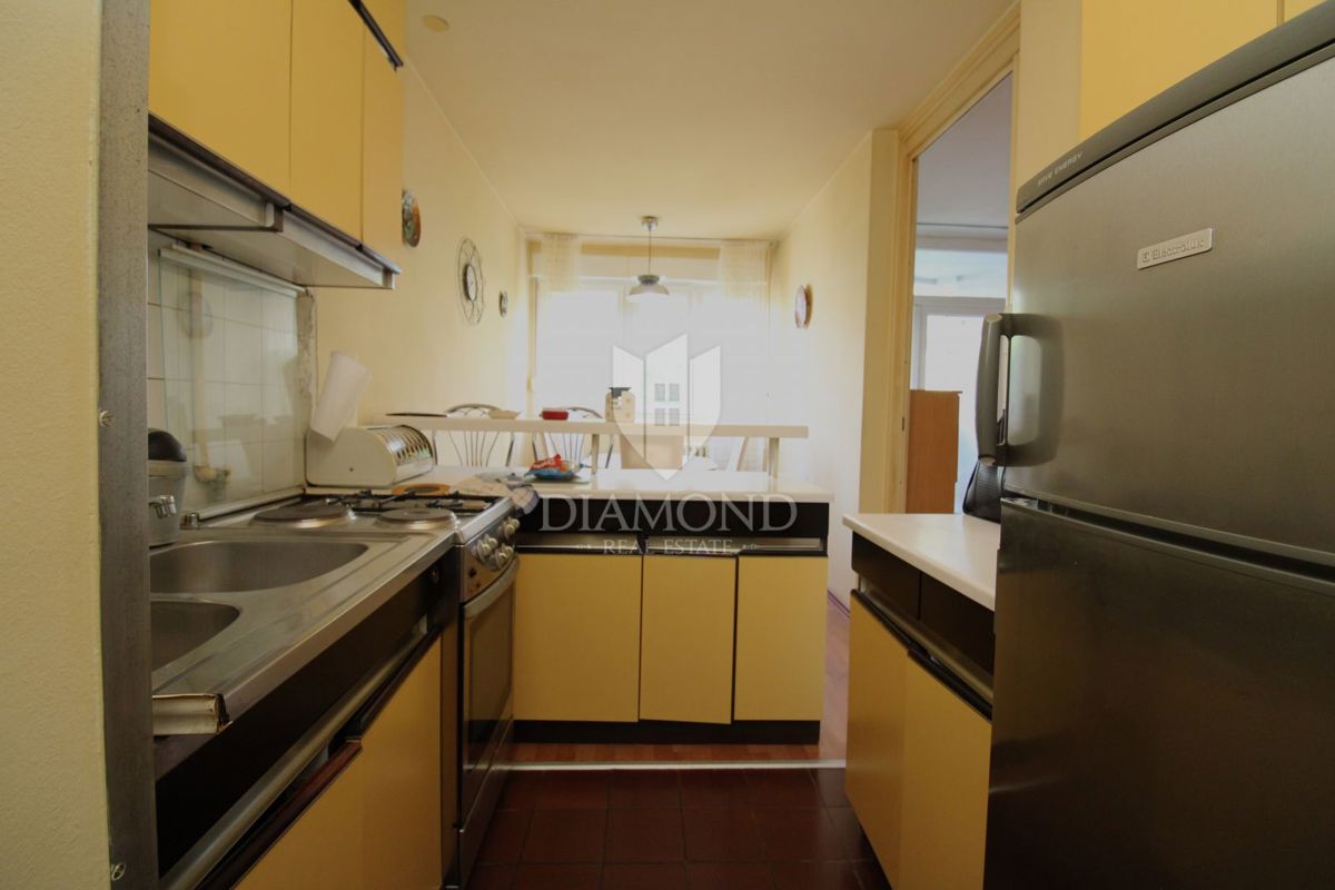 Rijeka, Belveder - trisobno stanovanje v 4. nadstropju