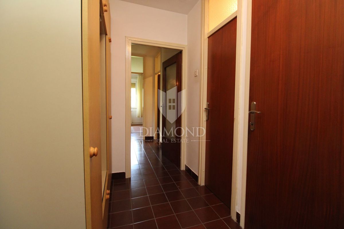 Rijeka, Belveder - trisobno stanovanje v 4. nadstropju