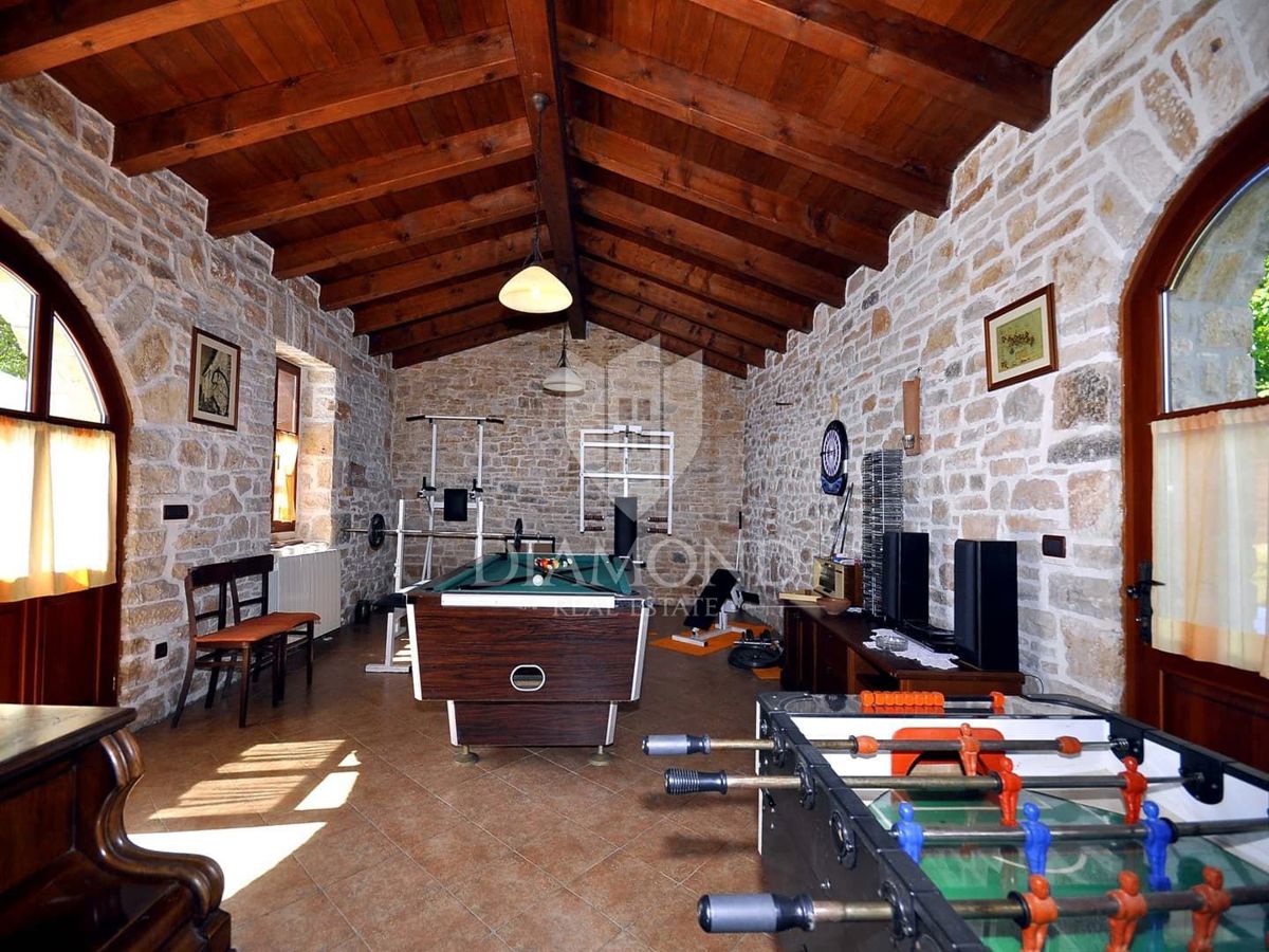 Hiša Žminj, 300m2