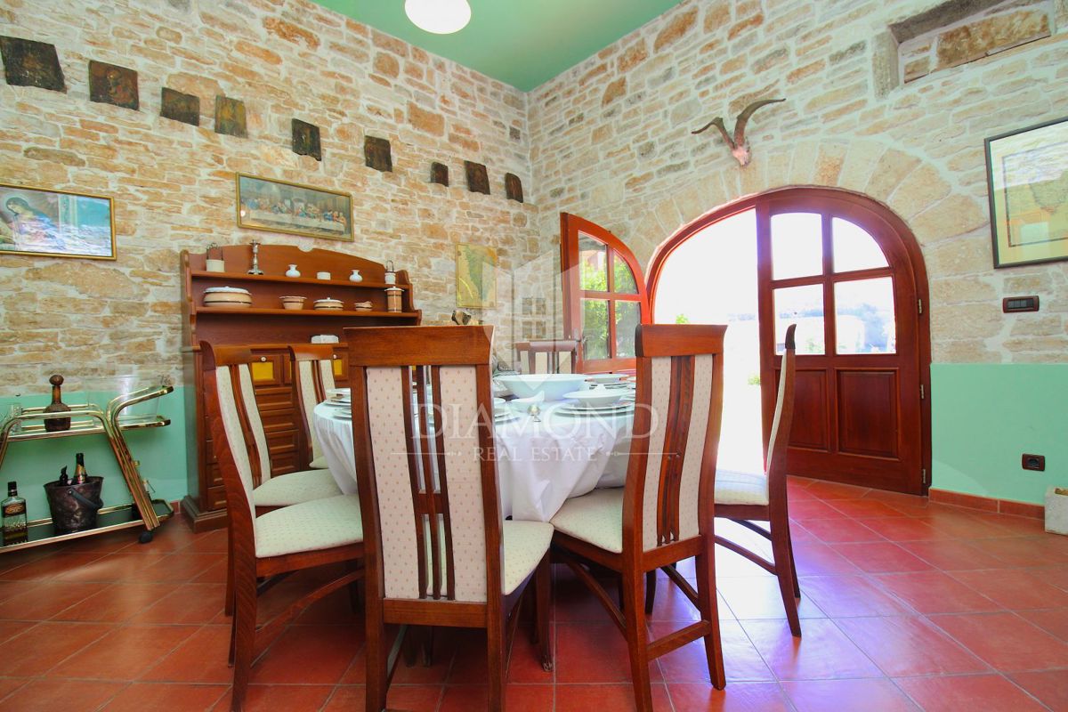 Hiša Žminj, 300m2