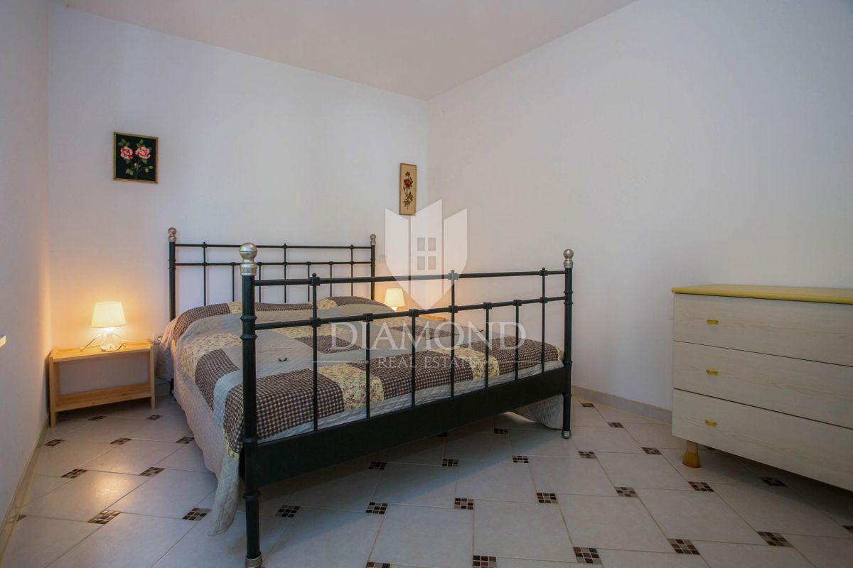 Hiša s 4 apartmaji na atraktivni lokaciji v bližini plaže in centra Poreča