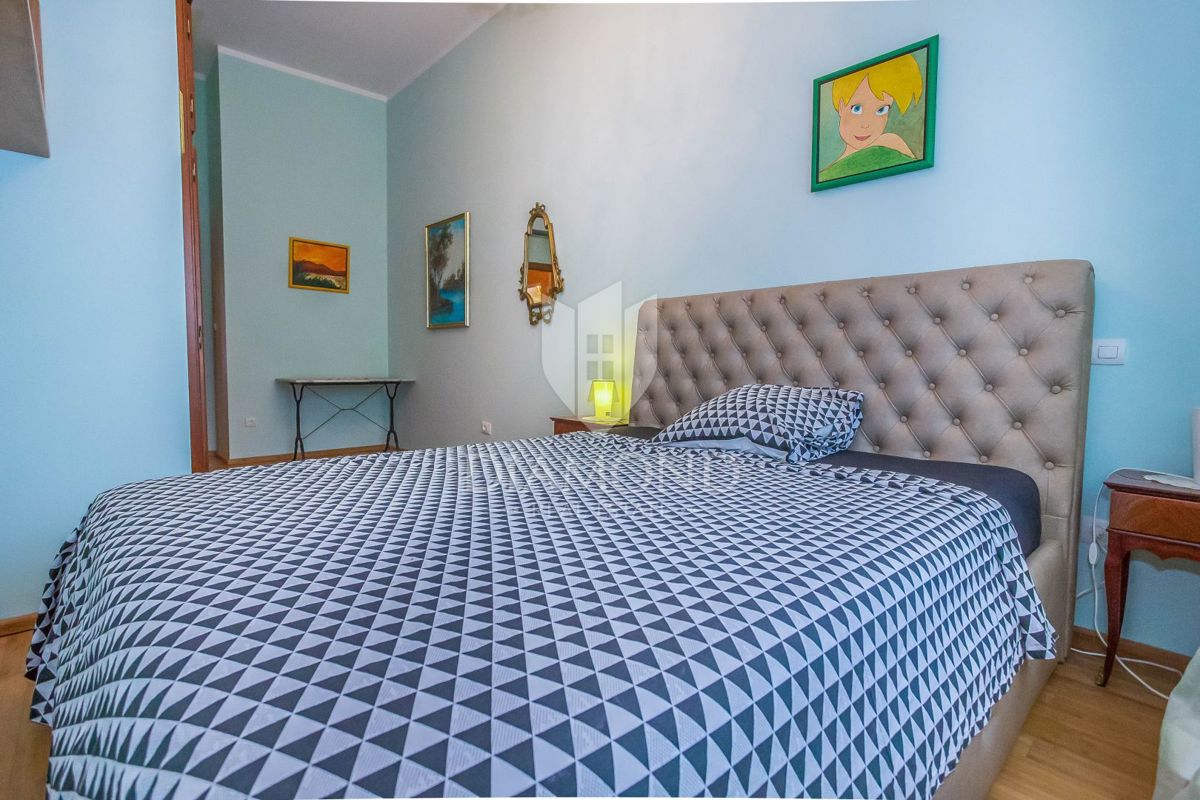 Hiša s 4 apartmaji na atraktivni lokaciji v bližini plaže in centra Poreča