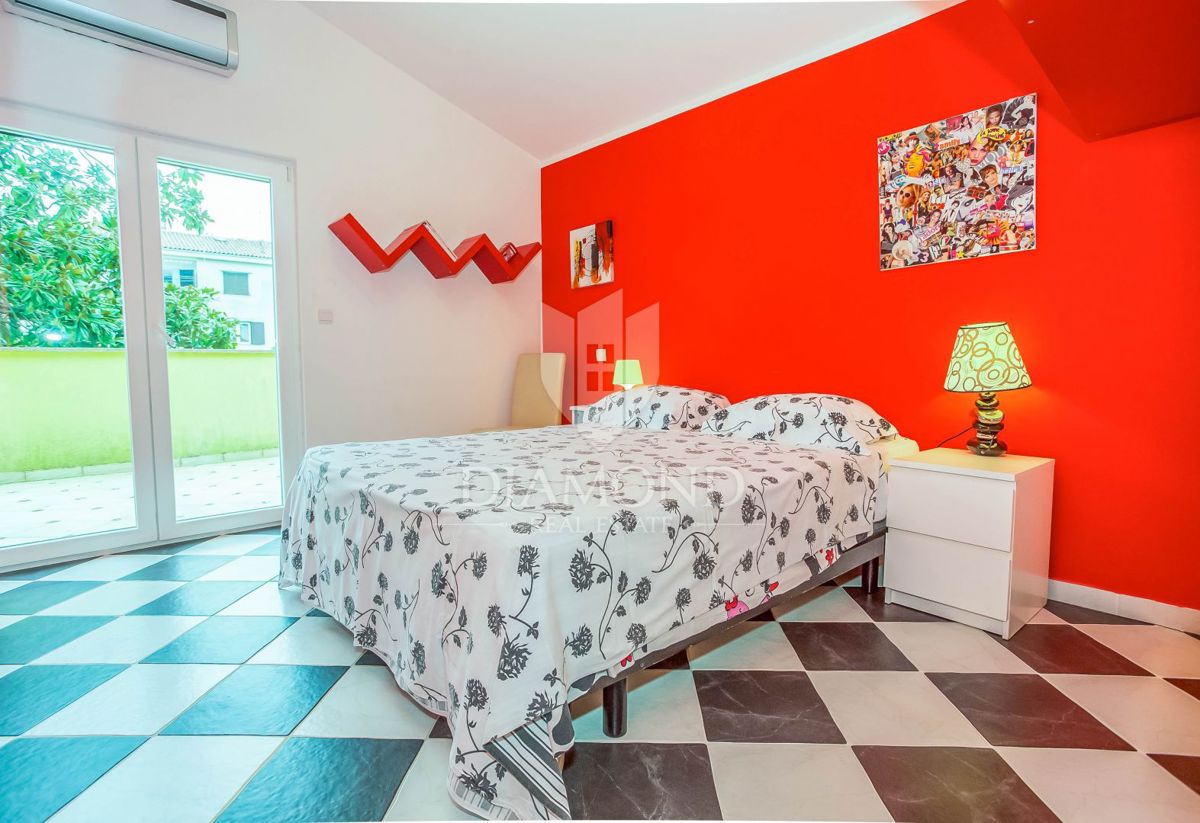 Hiša s 4 apartmaji na atraktivni lokaciji v bližini plaže in centra Poreča