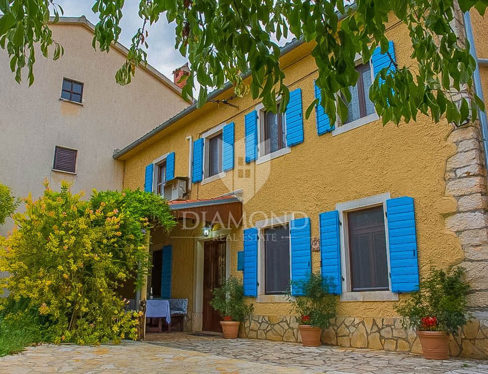 Pula, okolica, lepa počitniška hiša v centru manjšega mesta