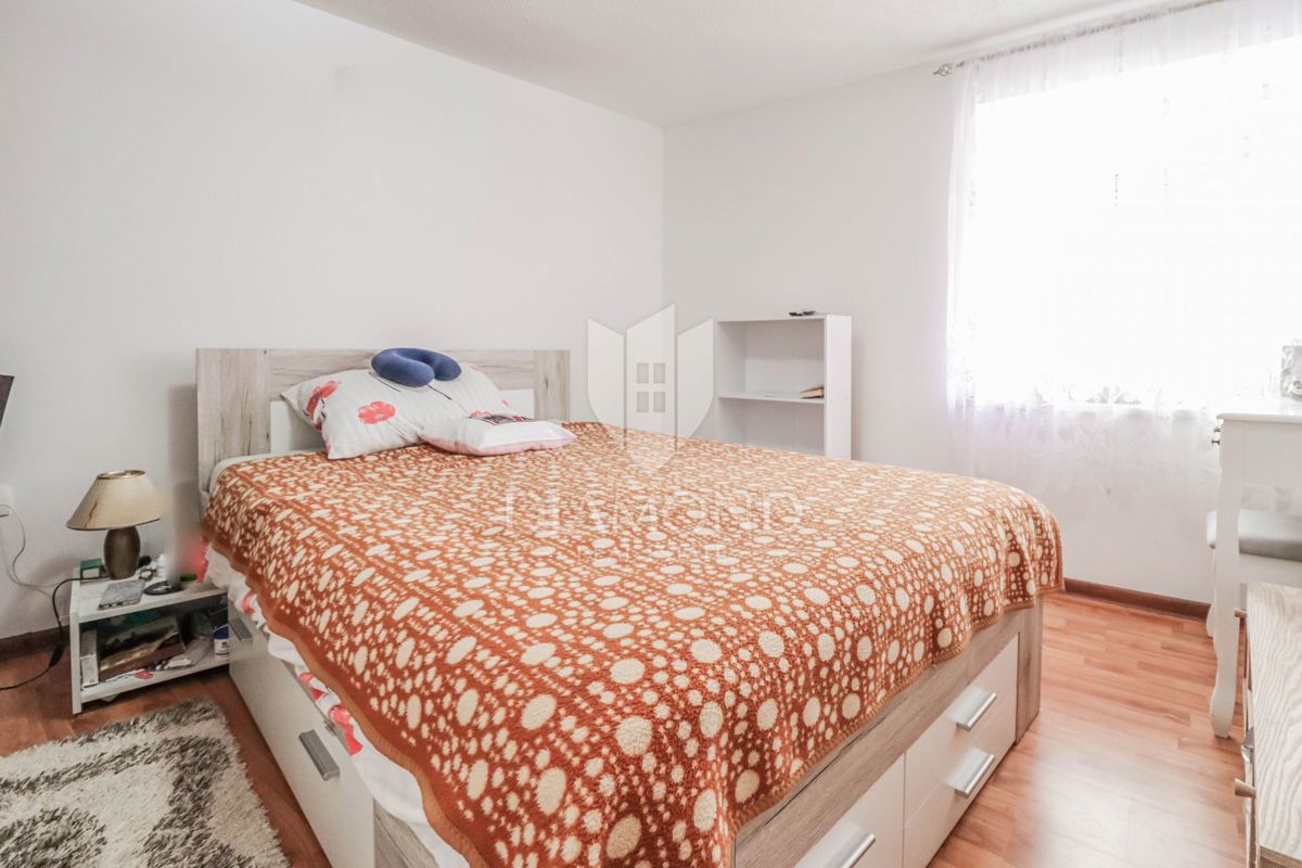 Umag, Istrska hiša s poslovnim prostorom 1. vrsta do morja!