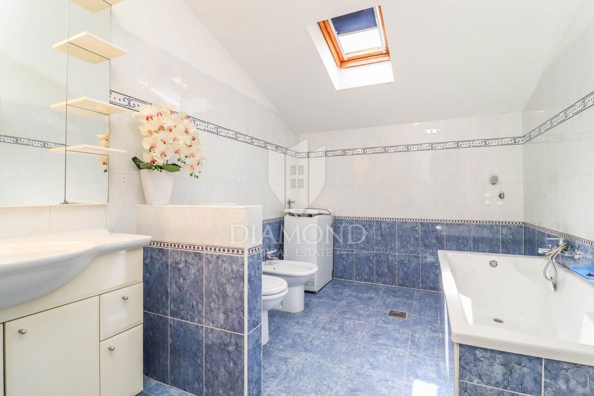 Rovinj, okolica, hiša v centru s poslovnim prostorom