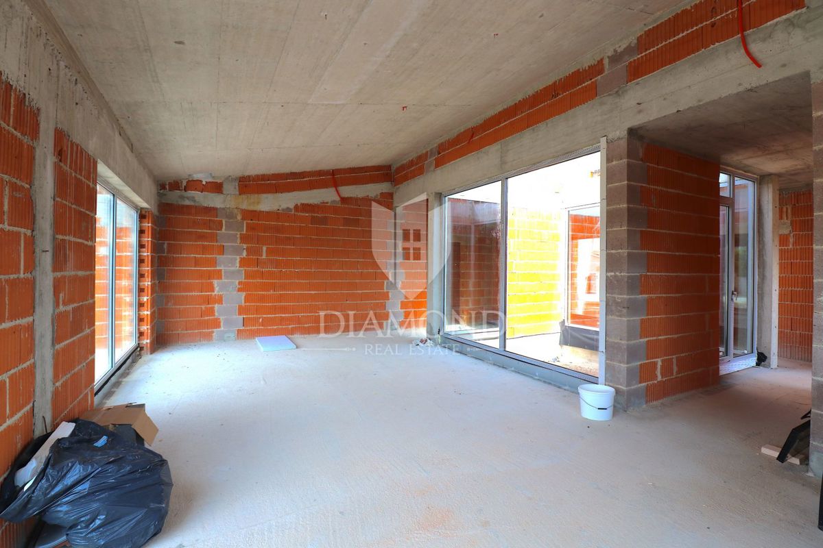 Svetvinčenat, moderna vila za počitnice z bazenom