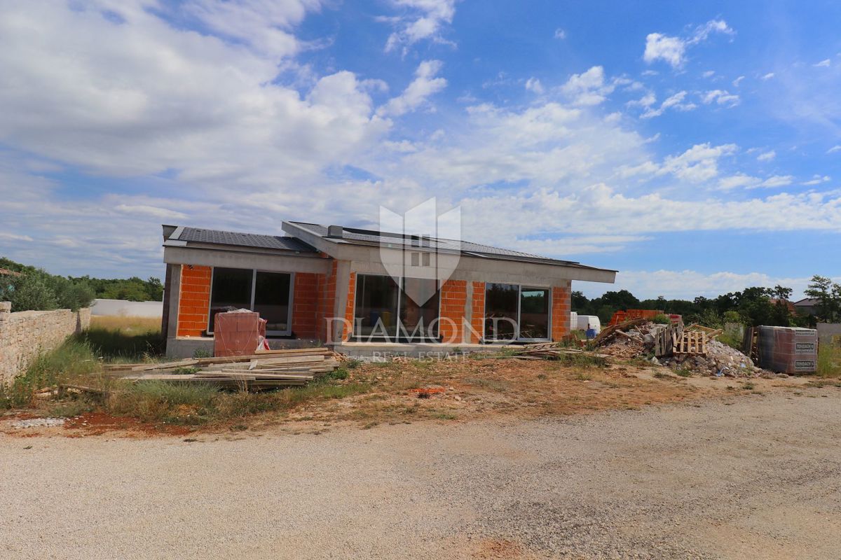 Svetvinčenat, moderna vila za počitnice z bazenom