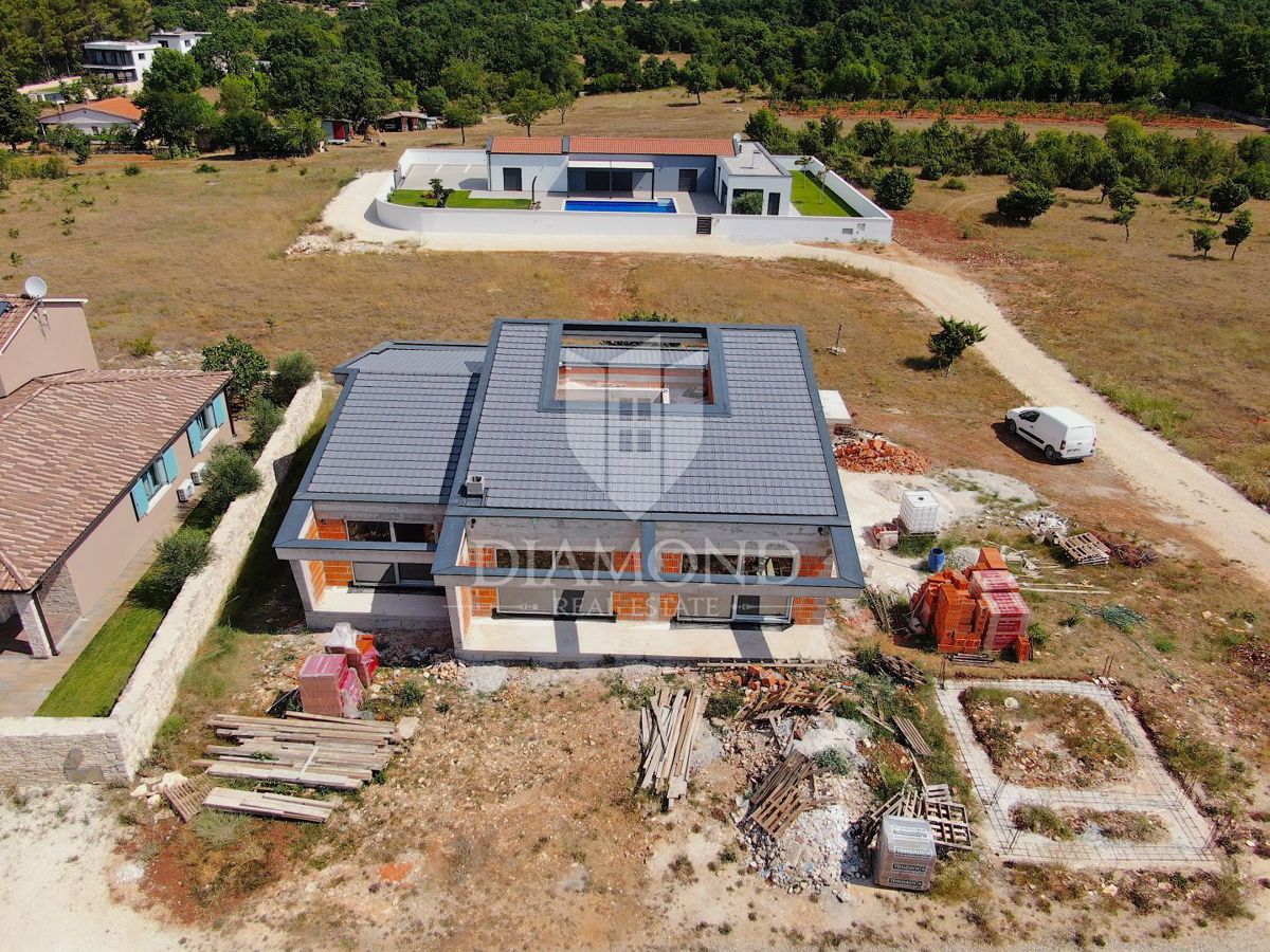 Svetvinčenat, moderna vila za počitnice z bazenom