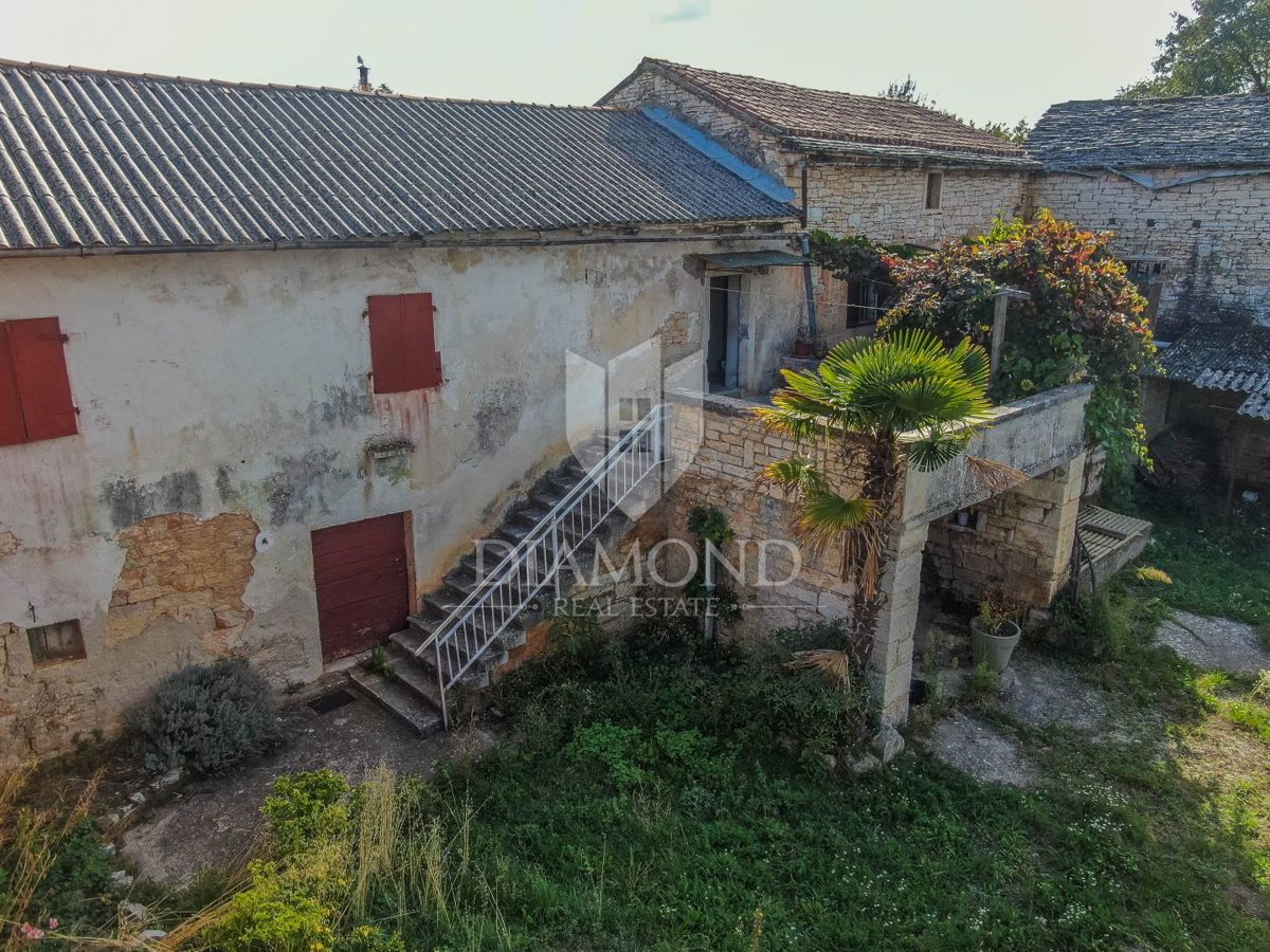 Rovinj, okolica, kamniti kompleks s potencialom