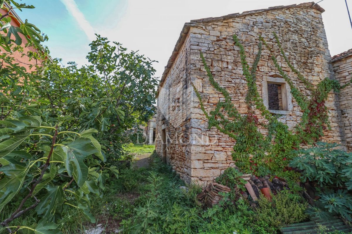 Rovinj, okolica, kamniti kompleks s potencialom