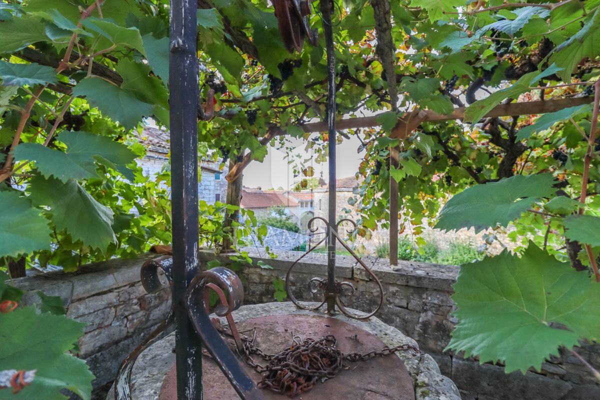 Rovinj, okolica, kamniti kompleks s potencialom
