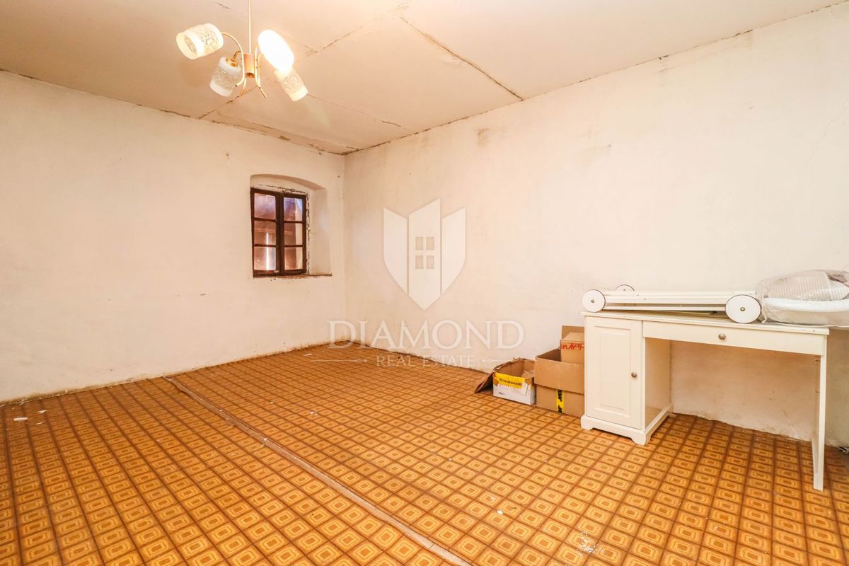 Rovinj, okolica, kamniti kompleks s potencialom