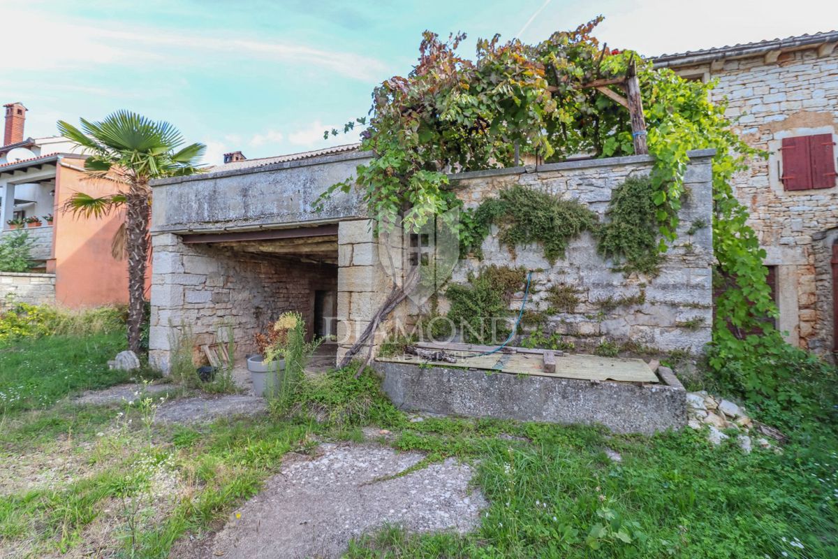 Rovinj, okolica, kamniti kompleks s potencialom