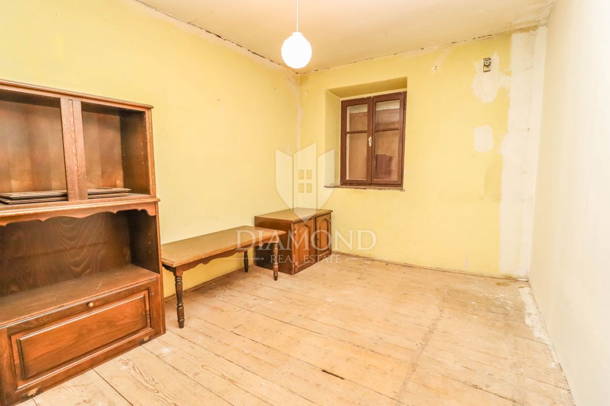 Rovinj, okolica, kamniti kompleks s potencialom