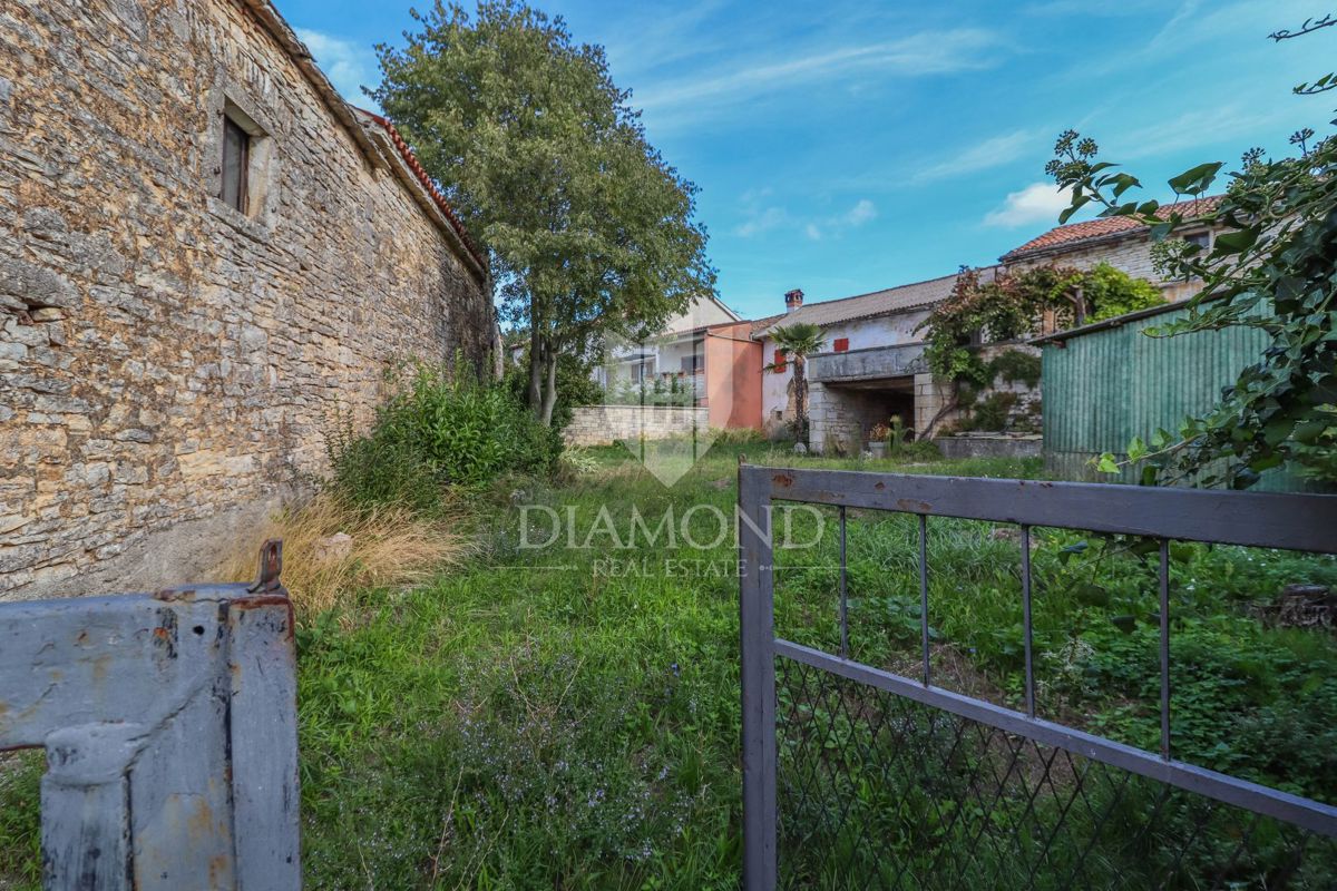 Rovinj, okolica, kamniti kompleks s potencialom