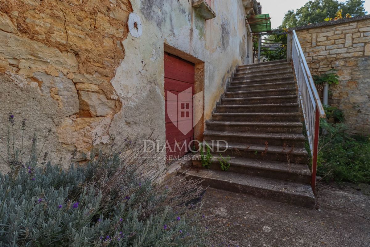 Rovinj, okolica, kamniti kompleks s potencialom