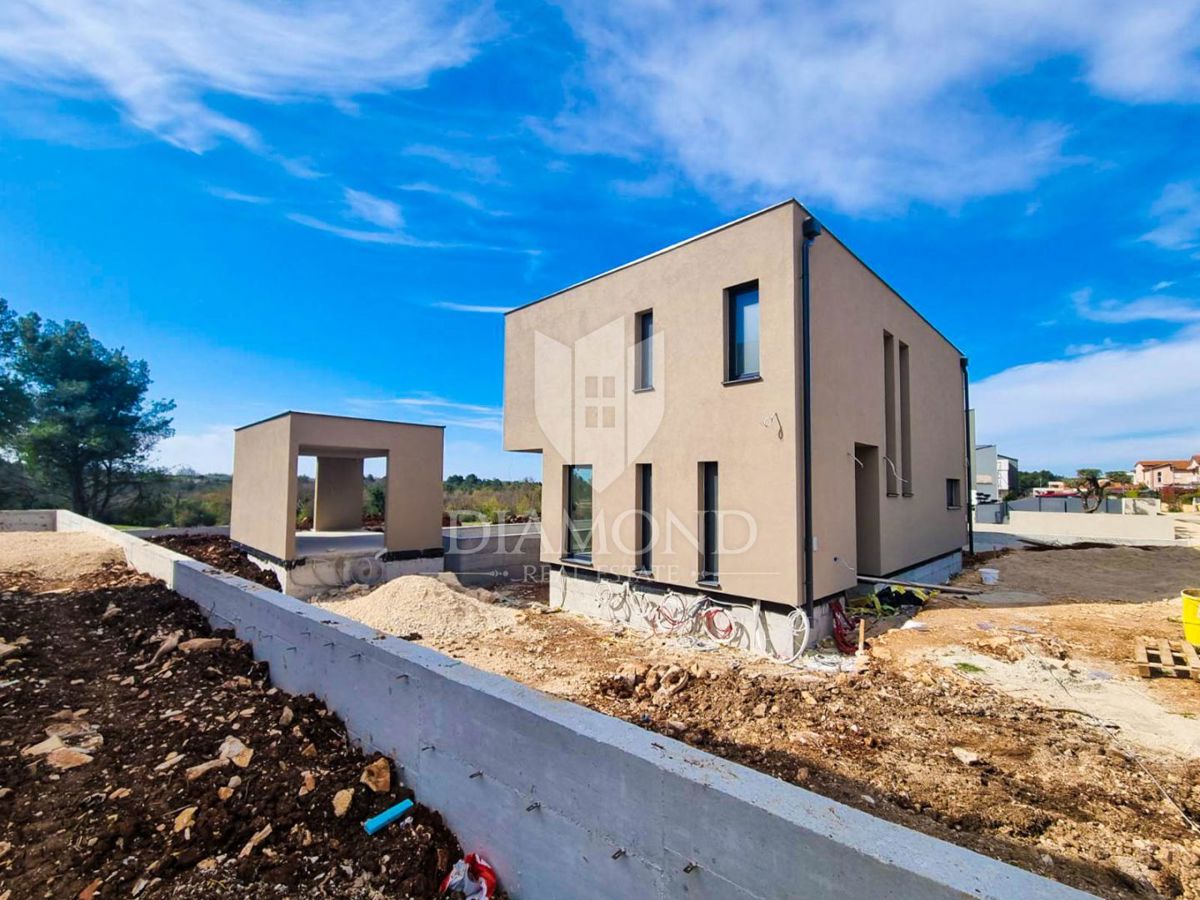Poreč, okolica, popolnoma opremljena moderna vila na mirnem mestu!