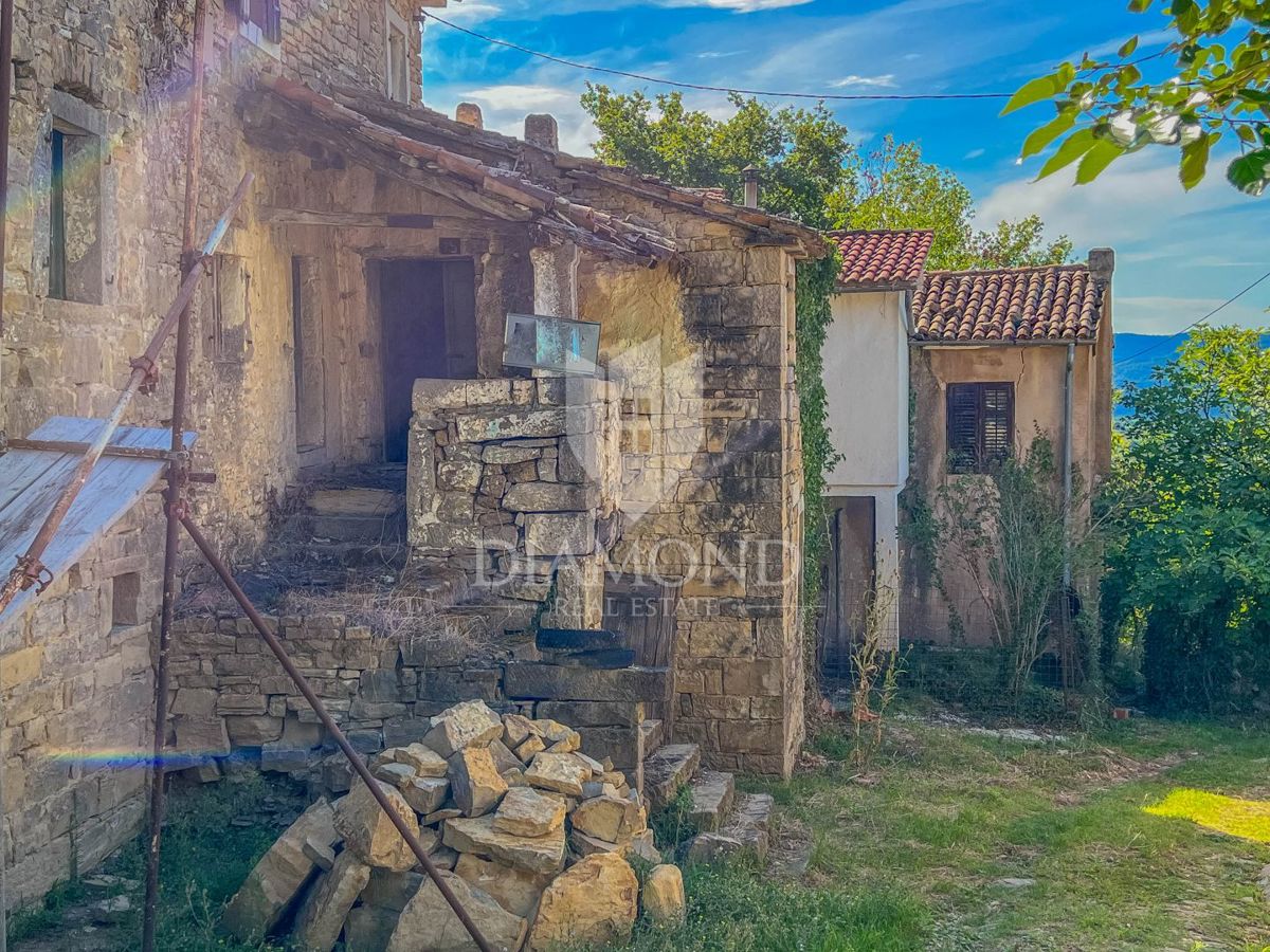 Okolica Buzeta, istrska hiša za obnovo z zemljiščem v bližini