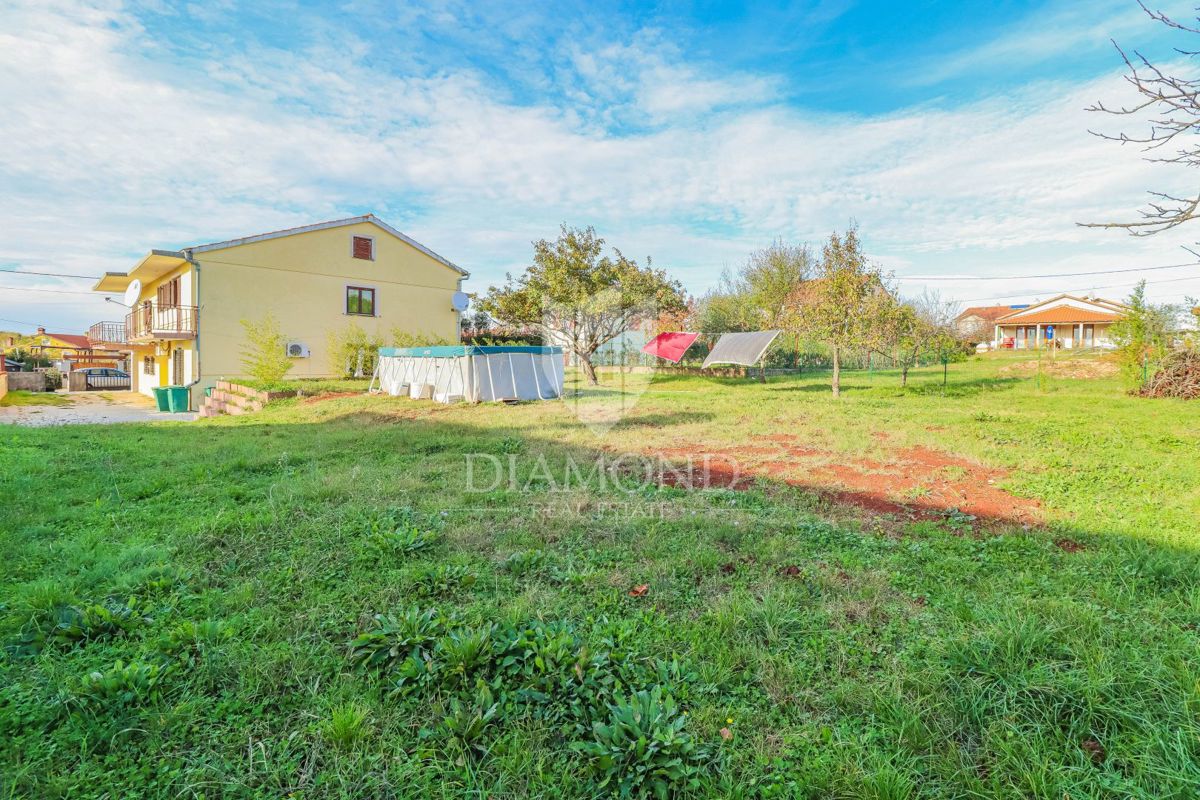 Umag, okolica! Apartmajska hiša z lepim vrtom!