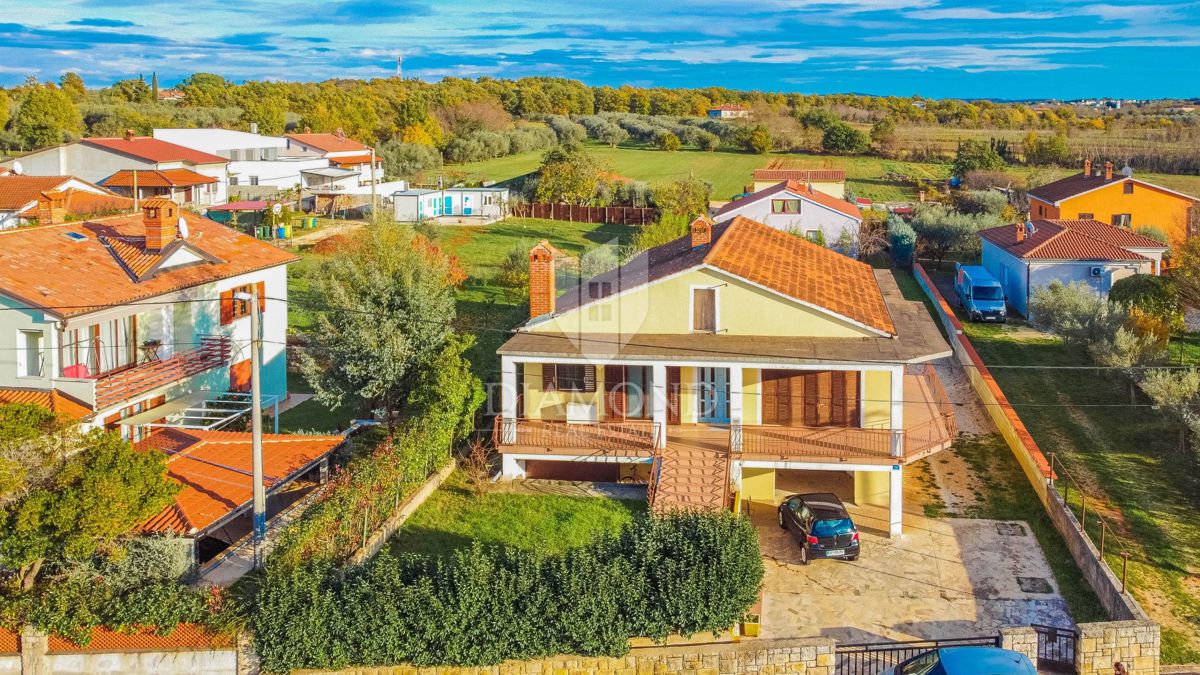 Umag, okolica! Apartmajska hiša z lepim vrtom!