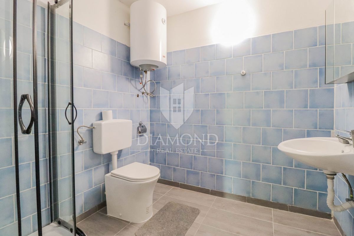 Umag, okolica! Apartmajska hiša z lepim vrtom!